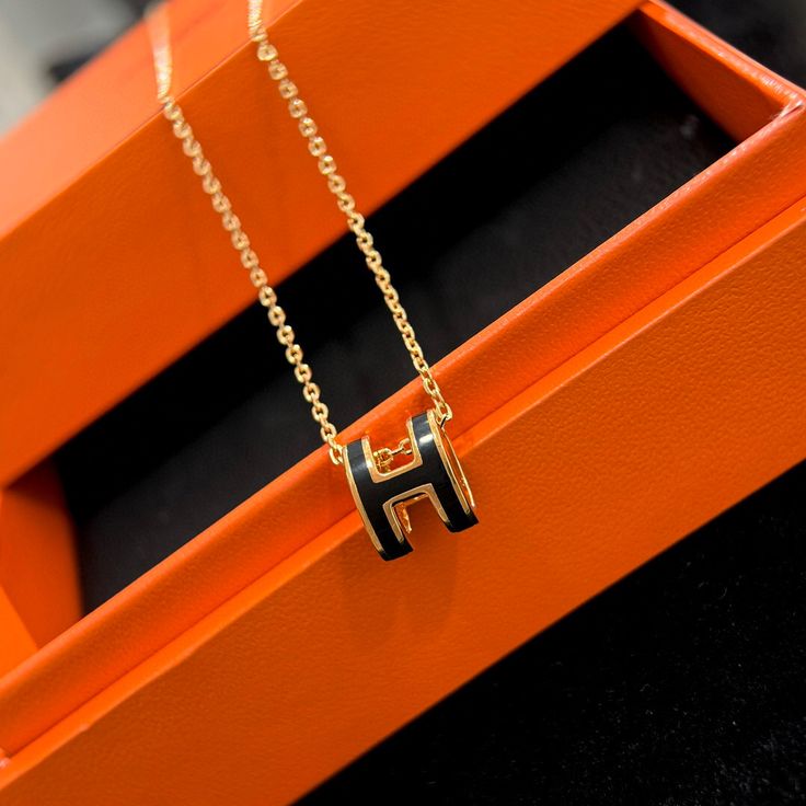 Hermes Pop H necklace black